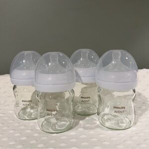 NWOT Philips Avent 4 oz Glass Baby Bottles with Clear Nipples - Set of 4